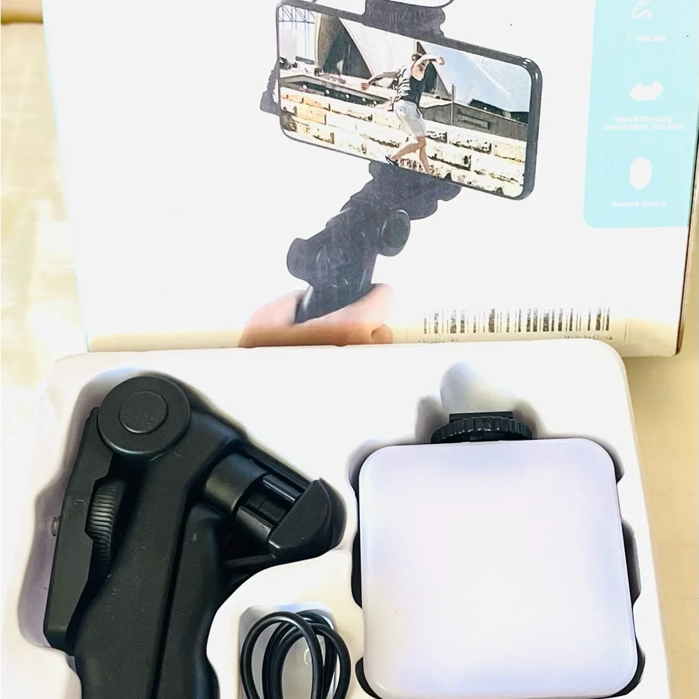 Smartphone Vlogging Kit with LED Light and Microphone - Black